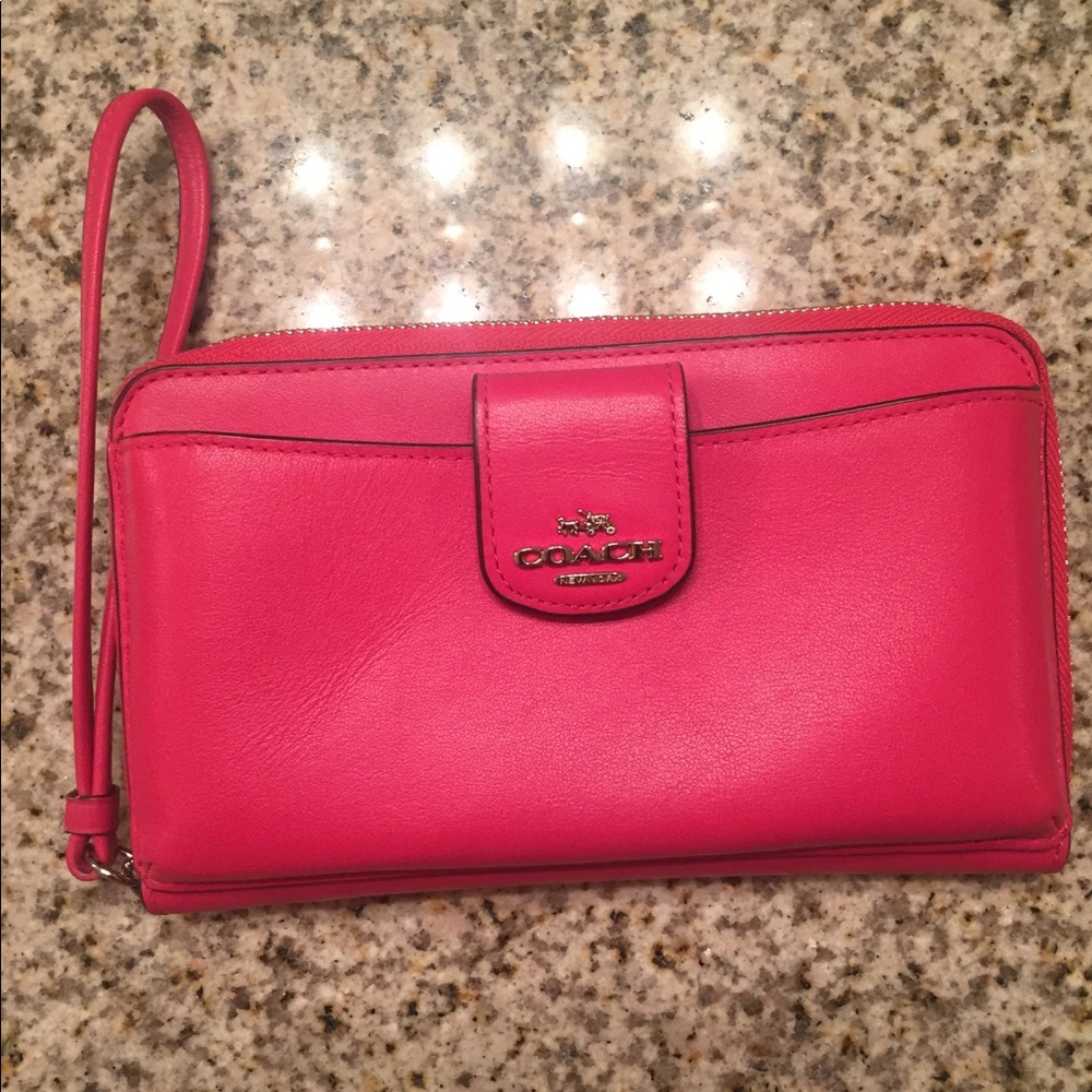 💥SOLD💥 Authentic Coach iPhone Wallet